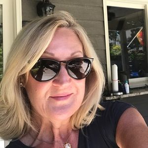Meet your Posher, Deborah